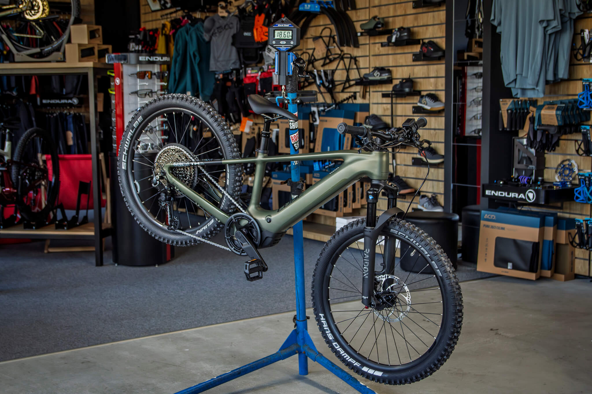 WAGA CUBE ACID 240 HYBRID